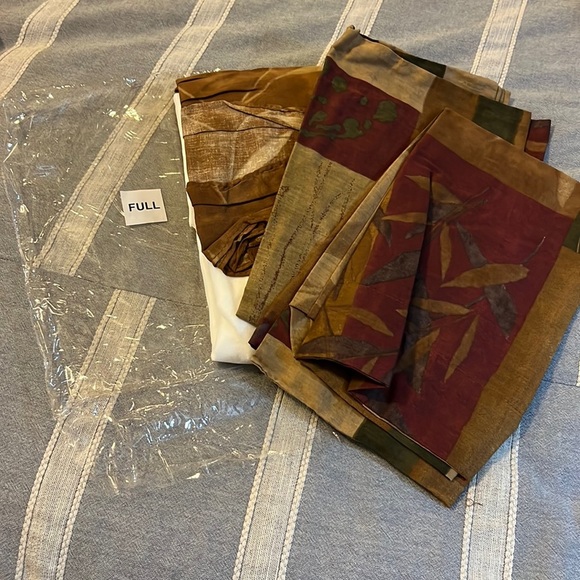 Dust Ruffle and Pillow Shams​ - Picture 1 of 2